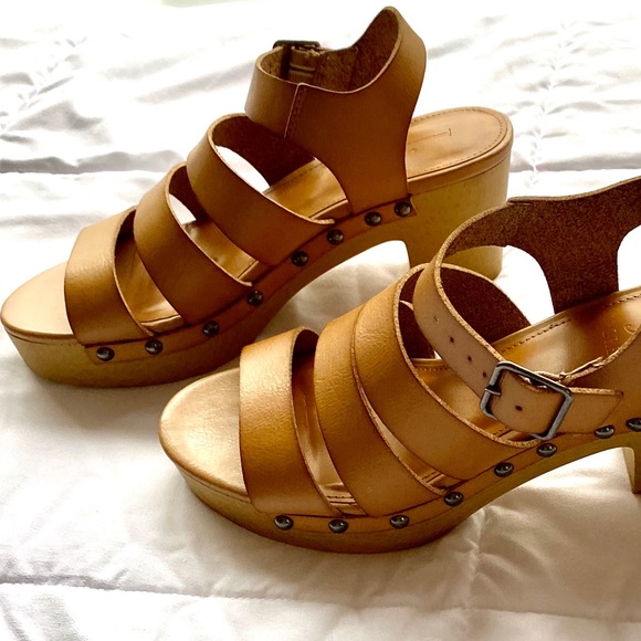 J. Crew Shoes - NWOT JCrew clog sandals - never worn - Size 6